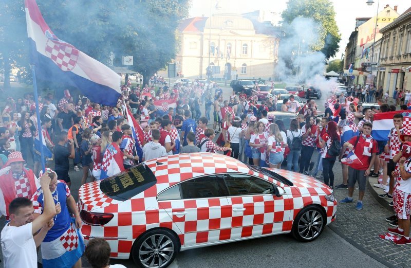 Karlovac: Unatoč porazu, navijači slave povijesni uspjeh nogometne reprezentacije