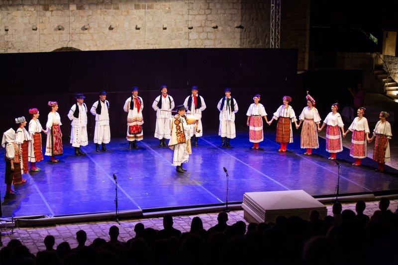 Folklorni ansambl Lado održao koncert na tvrđavi Revelin