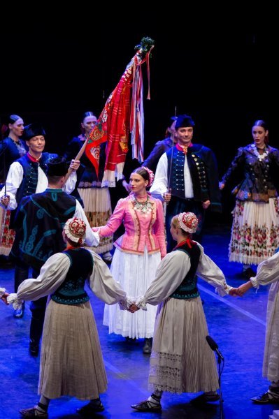 Folklorni ansambl Lado održao koncert na tvrđavi Revelin