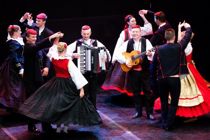 Folklorni ansambl Lado održao koncert na tvrđavi Revelin