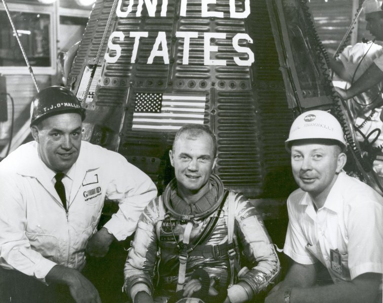 Astronaut John Glenn sa stručnjacima iz NASA-e