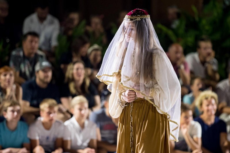 Svečana izvedba moreške na Spomeniku