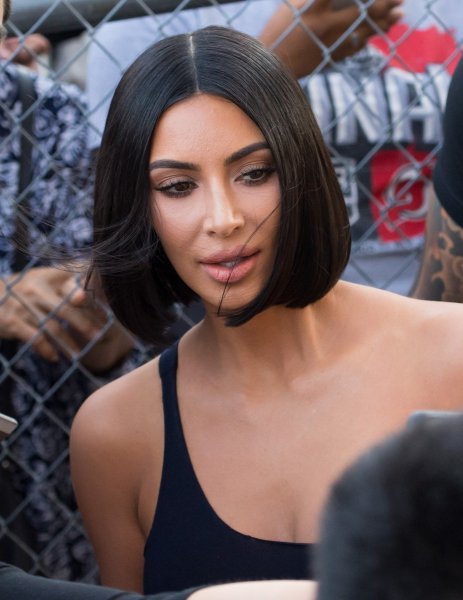 Kim Kardashian: kosa podijeljena po sredini