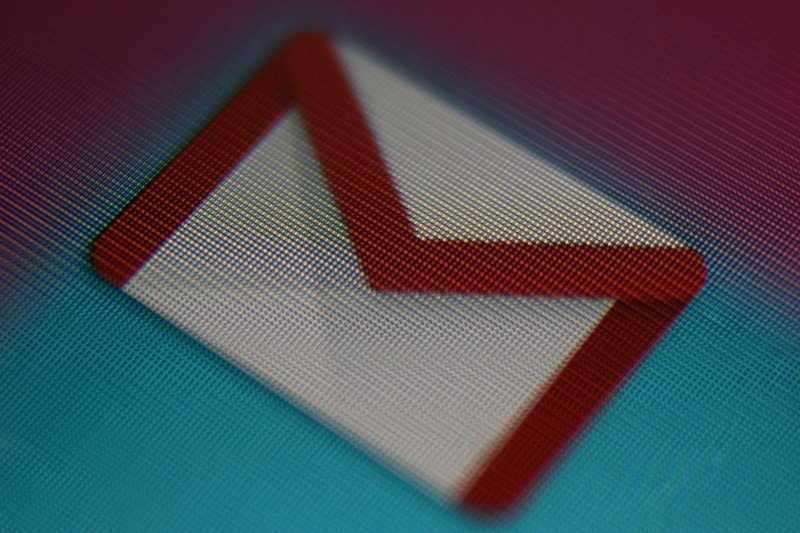 Srpanj 2003. - Google pokreće Gmail i svakom korisniku nudi 1 GB slobodnog prostora