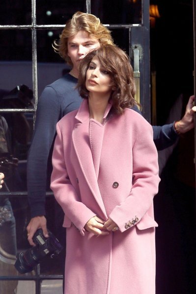 Emily Ratajkowski kao Jackie Kennedy