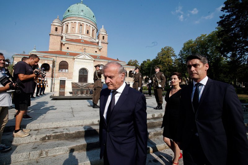 Predstavnici državnog vrha na Mirogoju su položili vijence povodom Dana pobjede