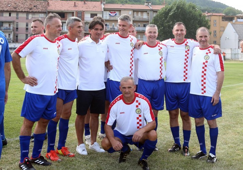Zlatko Dalić uoči revijalne utakmice dijelio autograme i fotografirao se s obožavateljima