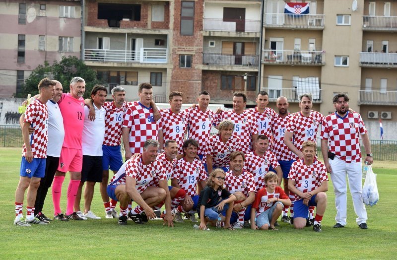 Zlatko Dalić uoči revijalne utakmice dijelio autograme i fotografirao se s obožavateljima