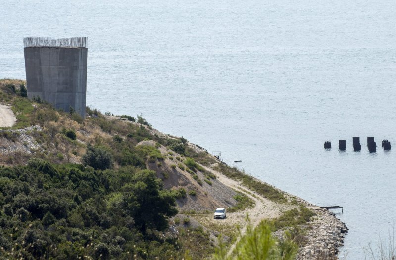 Kineski građevinari u pratnji hrvatske policije pregledali trasu budućeg mosta Pelješac