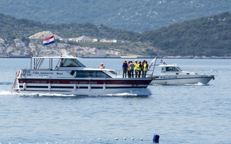 Kineski građevinari u pratnji hrvatske policije pregledali trasu budućeg mosta Pelješac