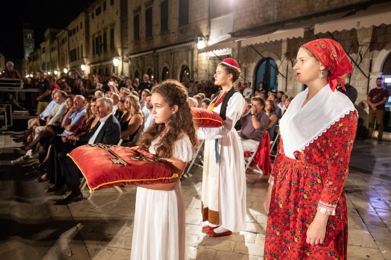 Ispred crkve sv. Vlaha zatvorene su Dubrovačke ljetne igre