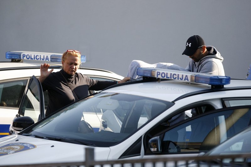 Policija iz KB Sveti Duh odvodi Marina Kameničkog na ispitivanje