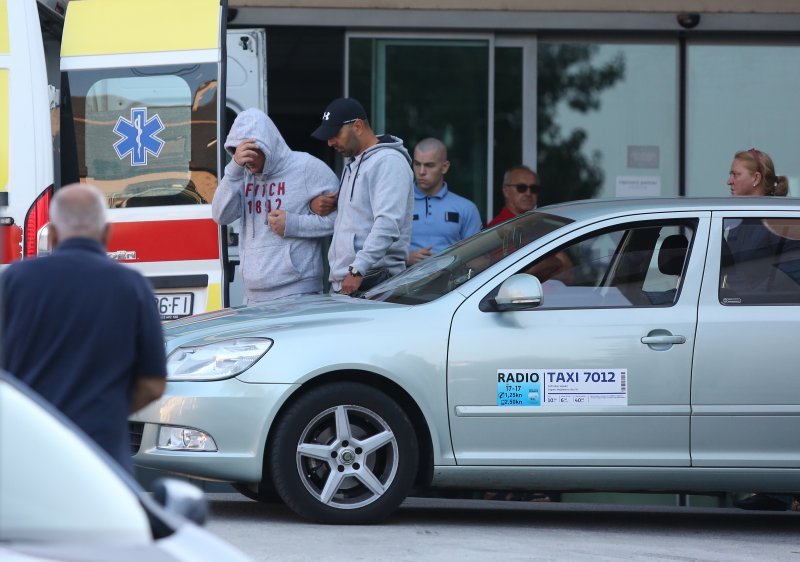 Policija odvodi Marina Kameničkog iz bolnice KB Sveti Duh