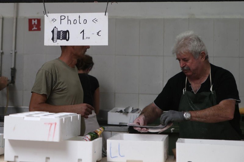 Fotografiranje čišćenja ribe u ribarnici naplaćuje se jedan euro