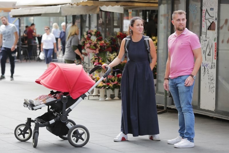 Mirna Medaković Stepinac s obitelji u šetnji gradom