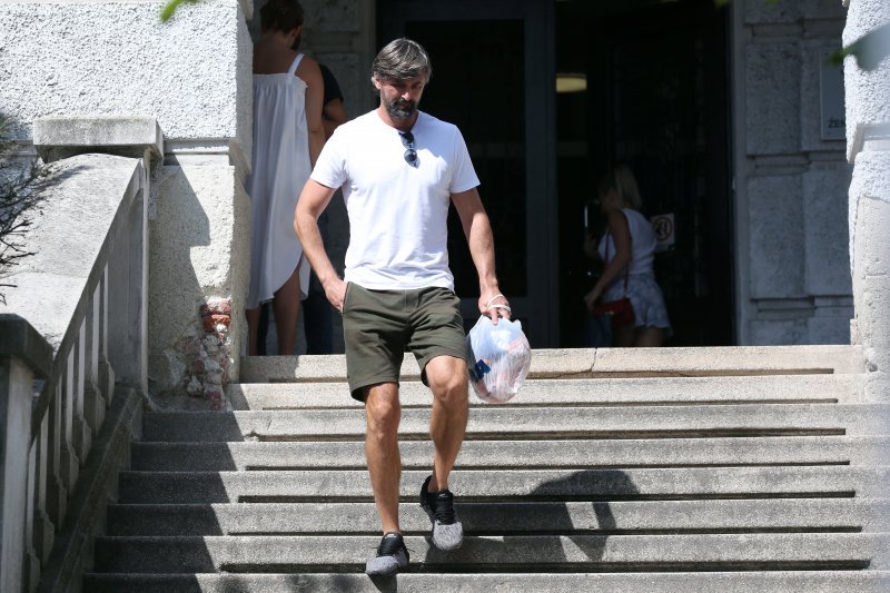 Goran Ivanišević nakon posjeta supruzi i sinu izlazi iz bolnice u Petrovoj