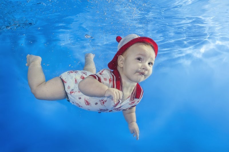 Bebe koje plivaju i rone