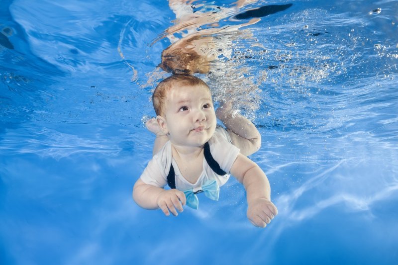 Bebe koje plivaju i rone