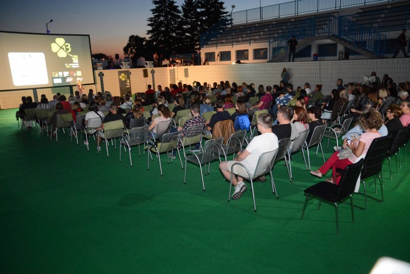 Projekcija kino filma 'Slatko od Ništa' u ispražnjenom gradskom bazenu u Bjelovaru