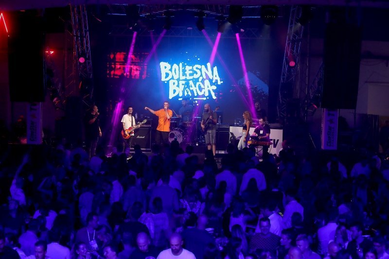 Weekend Media Festival, Happy End by CineStar TV Channels i Bolesna braća