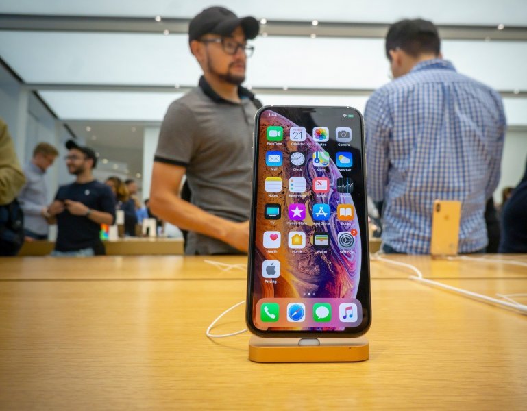 Apple iPhone XS i XR