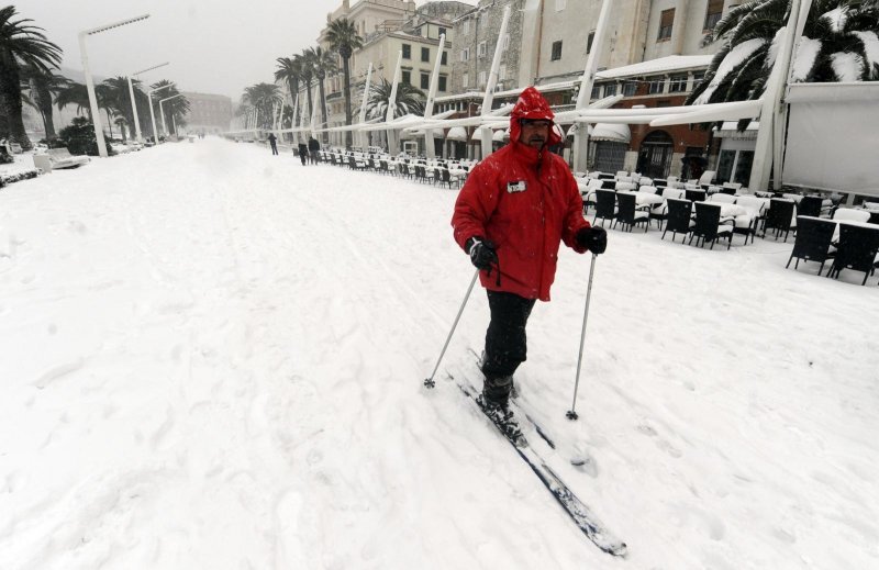 Snježna mećava u veljači 2012. odgovorna je za legendarni prizor skijanja na splitskoj Rivi