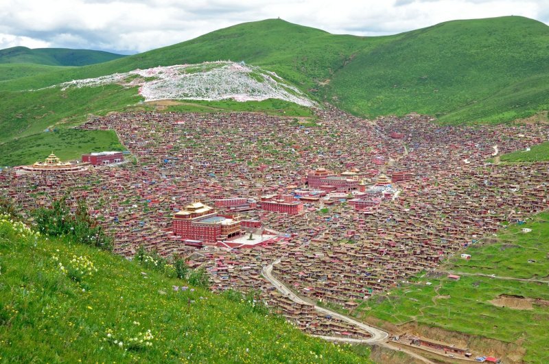 Najveća budistička škola Larung Gar