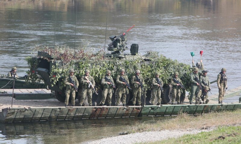 Vježba pripreme i svladavanja vodene zapreke kroz izlazak na vodenu zapreku