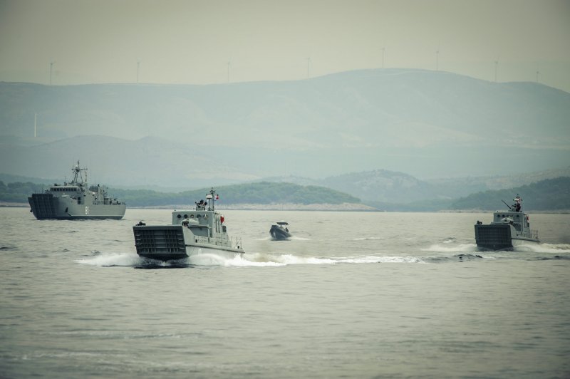 Pomorsko zračni desant i vatrena potpora pomorskim snagama na vojnom poligonu Žirje