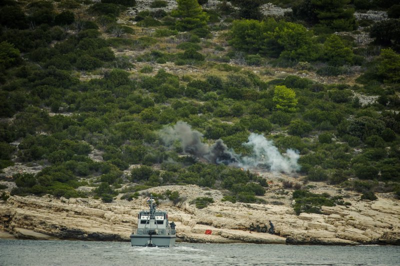 Pomorsko zračni desant i vatrena potpora pomorskim snagama na vojnom poligonu Žirje