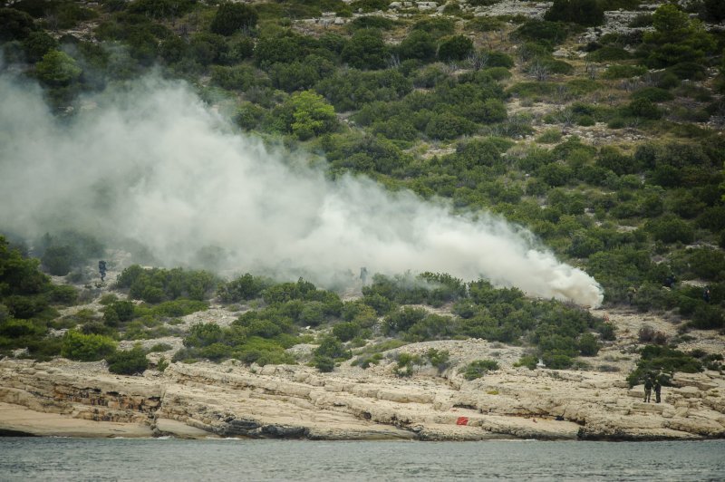 Pomorsko zračni desant i vatrena potpora pomorskim snagama na vojnom poligonu Žirje