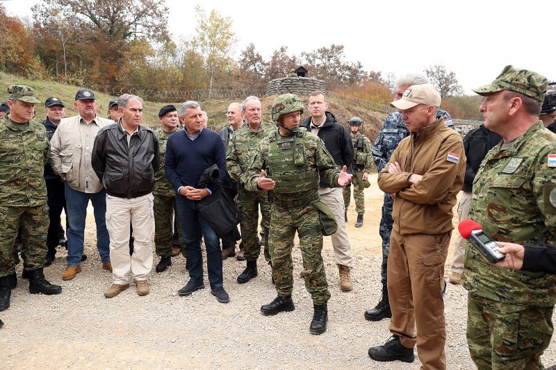 Umirovljeni generali na vojnoj vježbi Velebit 18