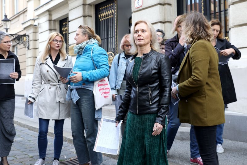 Aktivistice udruge Roda pred Saborom čitale potresna svjedočanstva žena