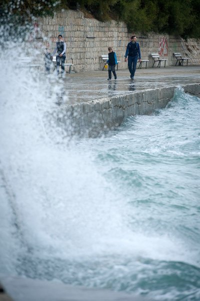 Split: Nevrijeme počelo stvarati probleme na moru i u prometu