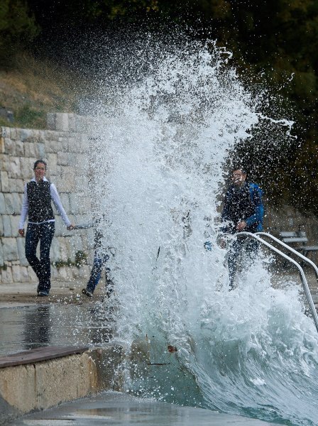 Split: Nevrijeme počelo stvarati probleme na moru i u prometu