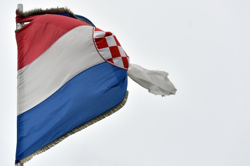 Šibenik: Jugo potrgalo zastavu Republike Hrvatske