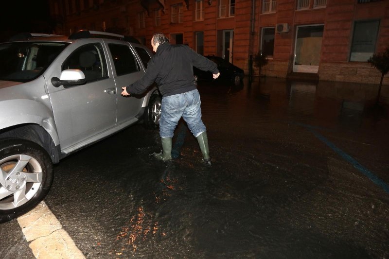 Orkansko jugo u Rijeci i pulskom akvatoriju