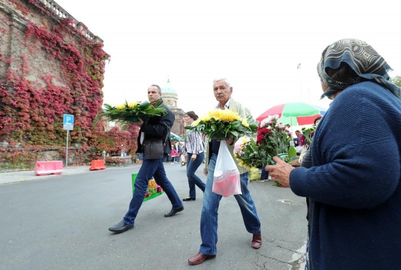 Građani obilaze posljednja počivališta najmilijih na groblju Mirogoj