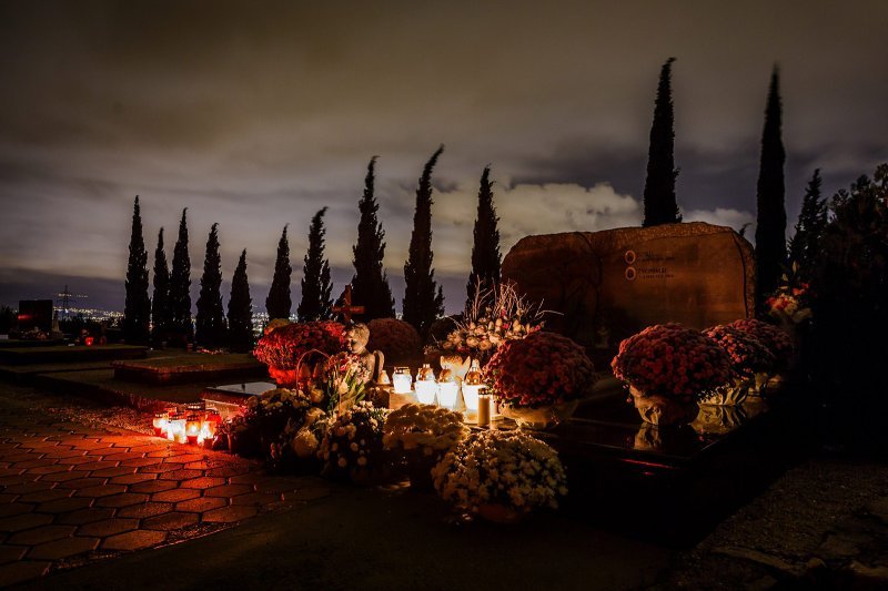 Noćni ugođaj na groblju Mila Gora