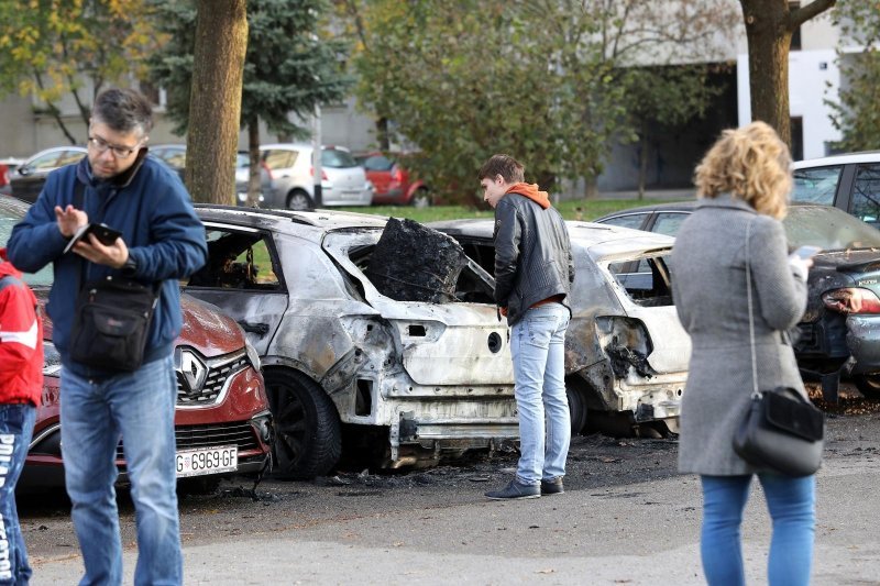 Devet automobila izgorjelo ili oštećeno na parkiralištu u Ravnicama