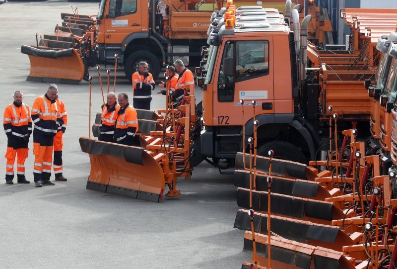 Zimska služba spremna je za mjesece snijega i leda u gradu