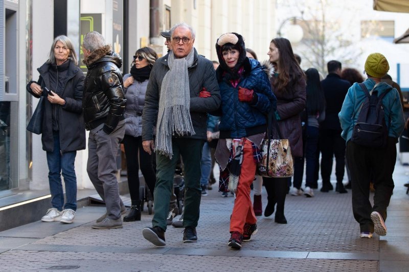 Geraldine Chaplin u pratnji supruga Patricia prošetala Cvjetnim trgom