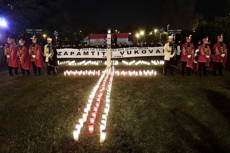 Obilježavanje Dana sjećanja na žrtvu Vukovara i Škabrnje pored KD Vatroslav Lisinski