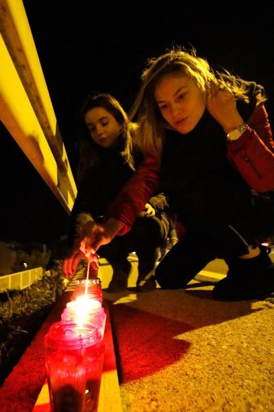 Makarska - Građani pale svijeće u znak sjećanja na hrvatske branitelje i civile