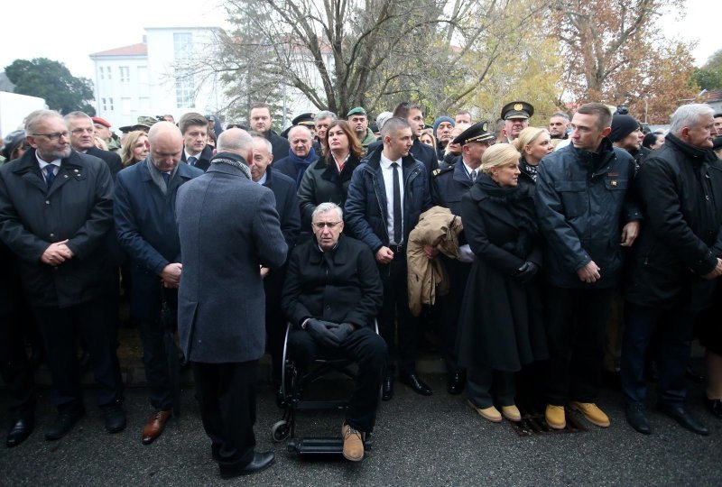 Predsjednica Grabar Kitarović simbolično obula gležnjače - popularne Zenge