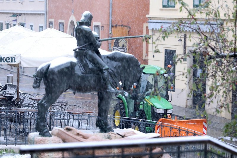 Snijeg zabijelio Zagreb