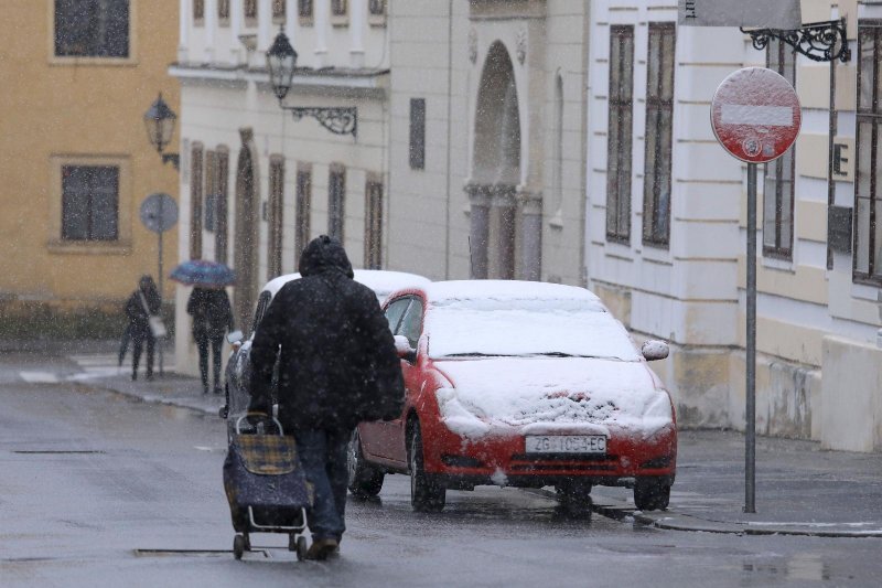 Snijeg zabijelio Zagreb