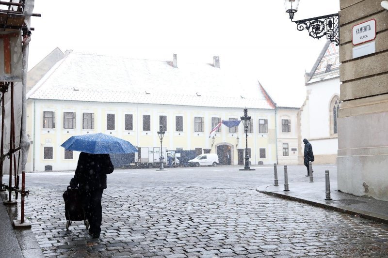 Snijeg zabijelio Zagreb