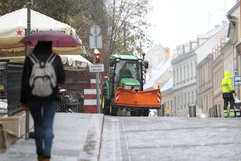 Snijeg zabijelio Zagreb