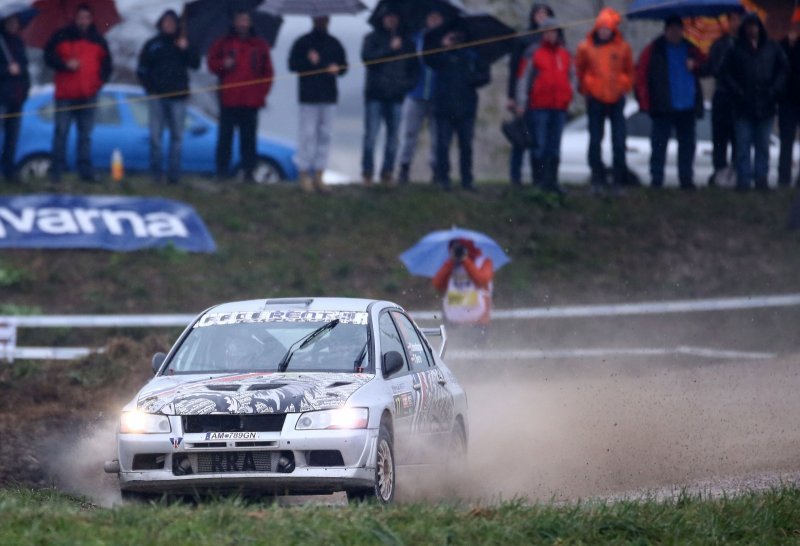 Ljubitelji oktana i brzine uživali u automobilističkoj utrci Rally Show Santa Domenica